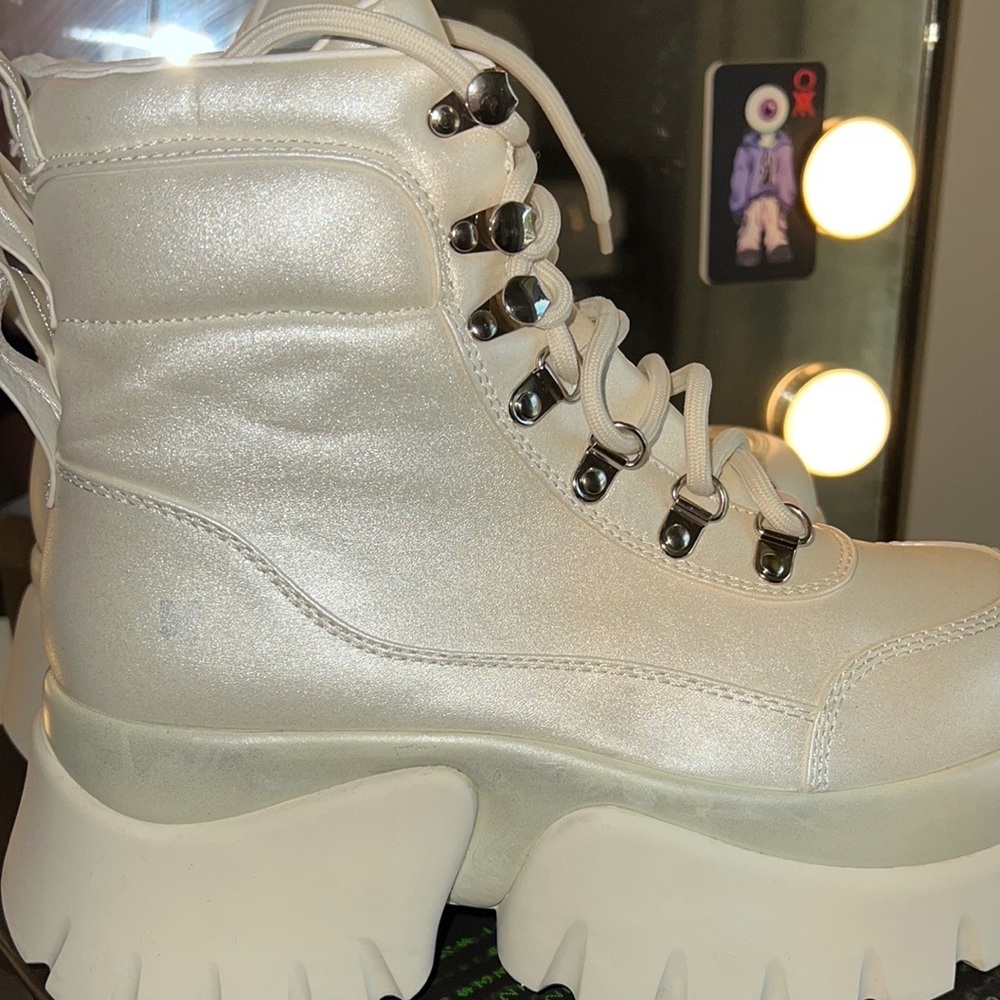 WHITE GOOEY PLATFORM BOOTS
